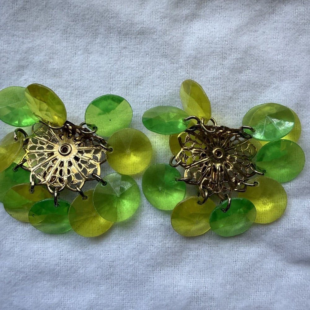 Vintage 60's MOD Gold Tone Lime Green Turquoise Plastic Dangle Bead Earrings BED